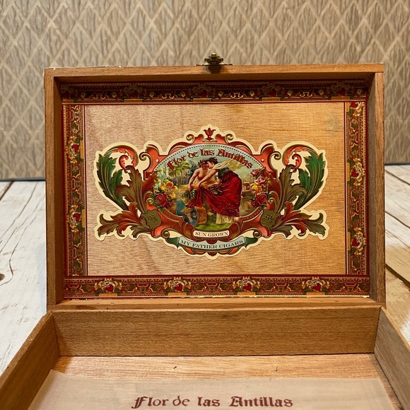 Vintage Cigar Box Purse w/Vintage matches - Picture 5 of 7